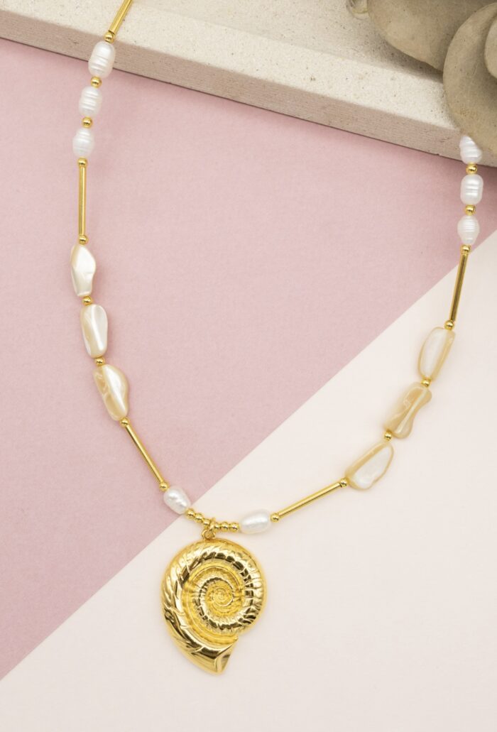 SHELL NECKLACE - Image 1