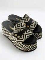 GEOMETRIC FLATFORMS